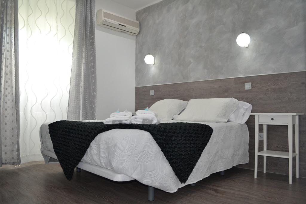 Hostal Meyra Madrid Exteriér fotografie