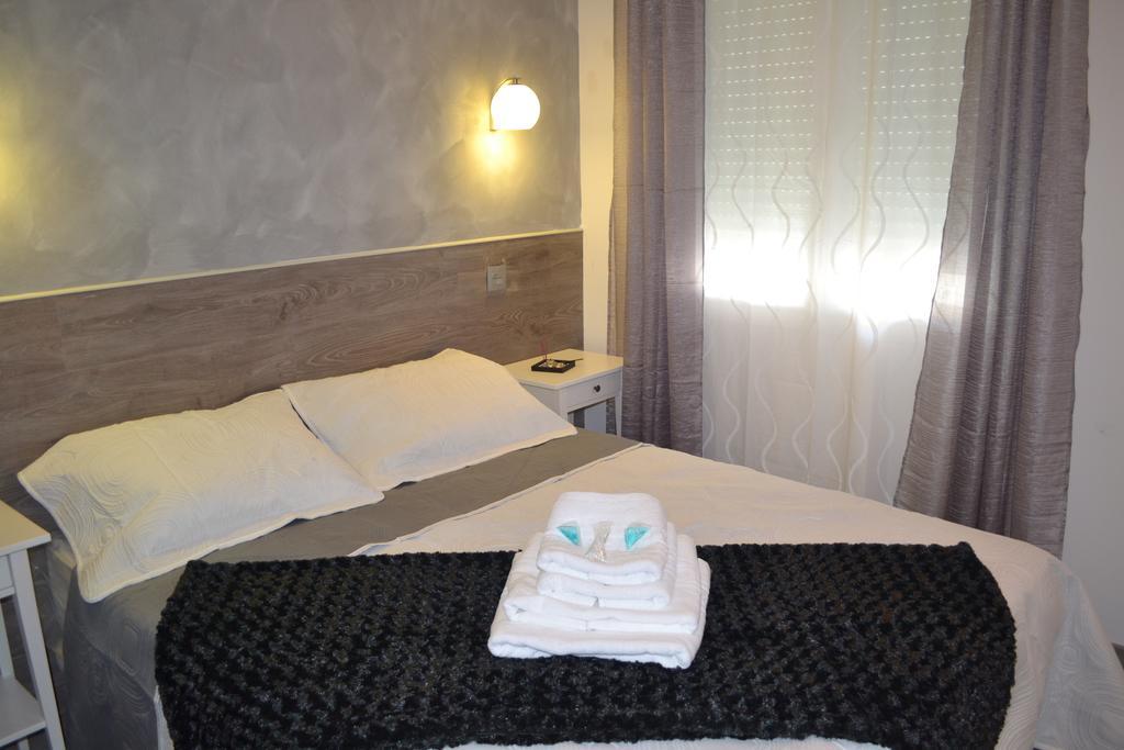 Hostal Meyra Madrid Exteriér fotografie