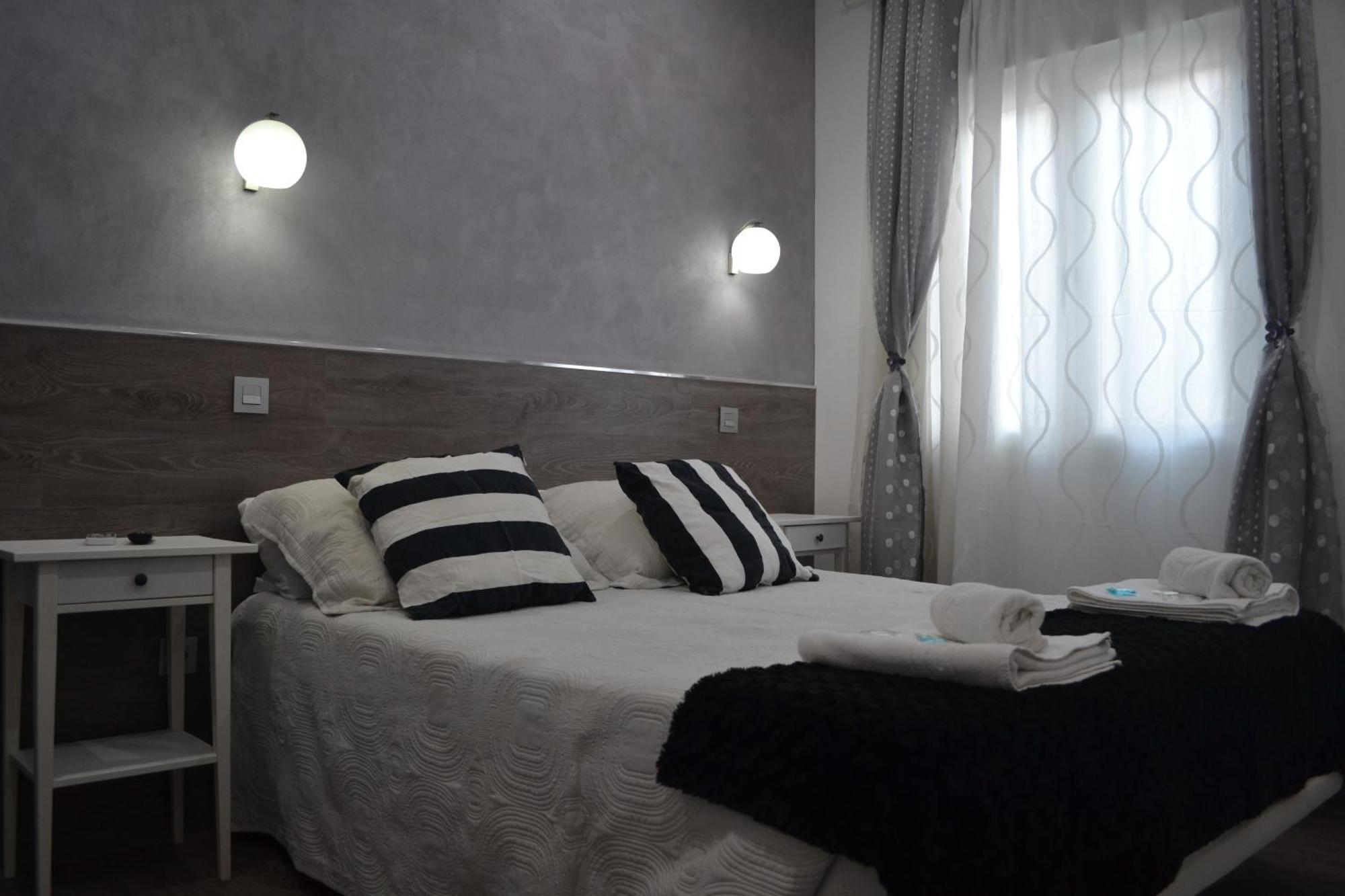 Hostal Meyra Madrid Exteriér fotografie