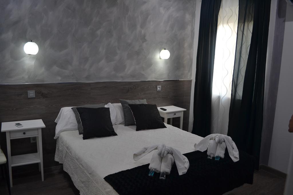 Hostal Meyra Madrid Exteriér fotografie