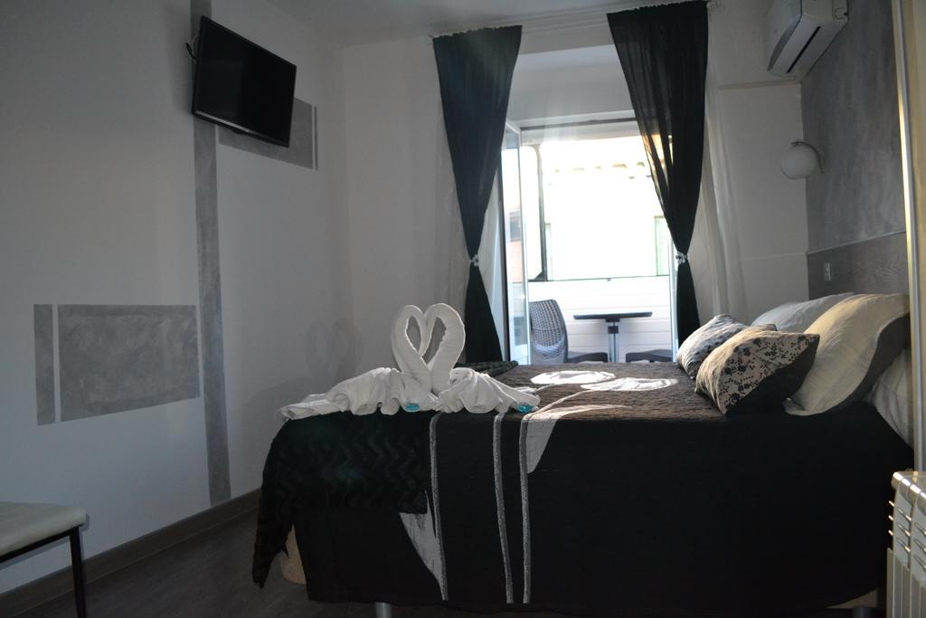 Hostal Meyra Madrid Exteriér fotografie