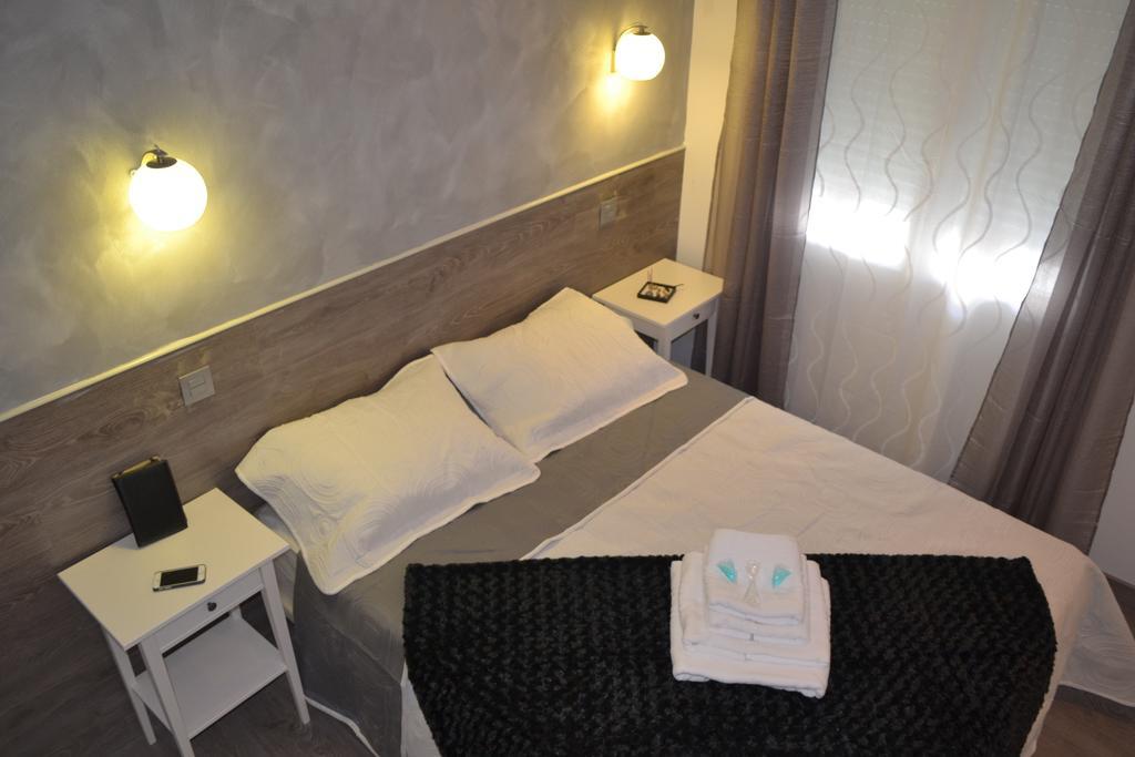 Hostal Meyra Madrid Exteriér fotografie