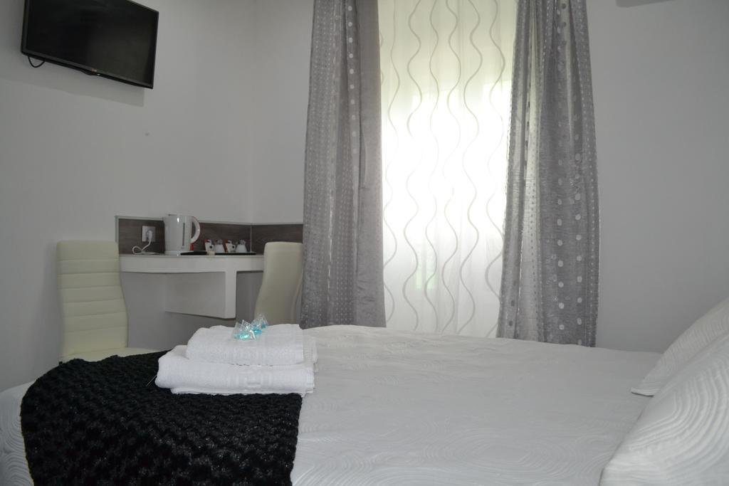 Hostal Meyra Madrid Exteriér fotografie