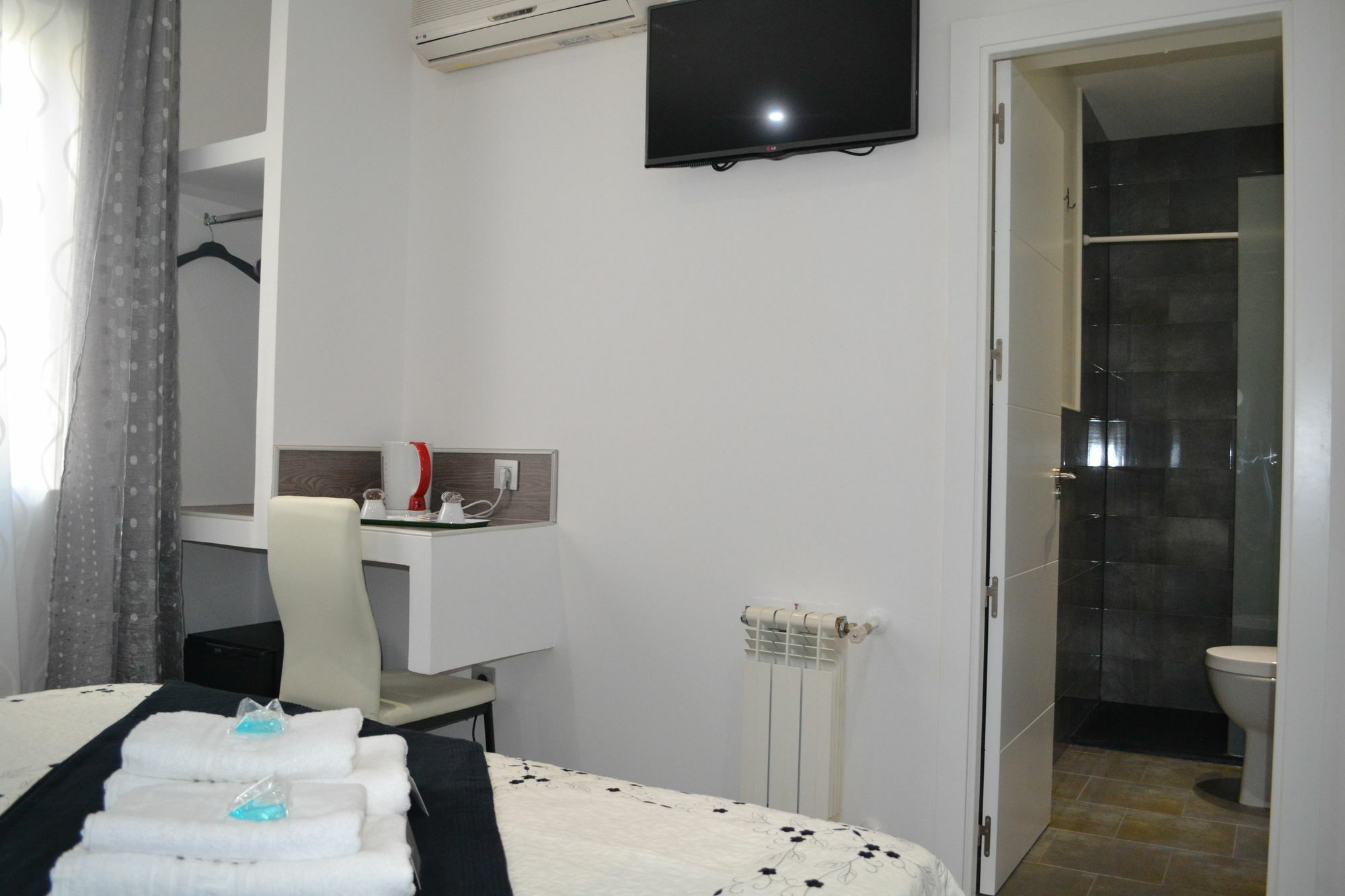 Hostal Meyra Madrid Exteriér fotografie