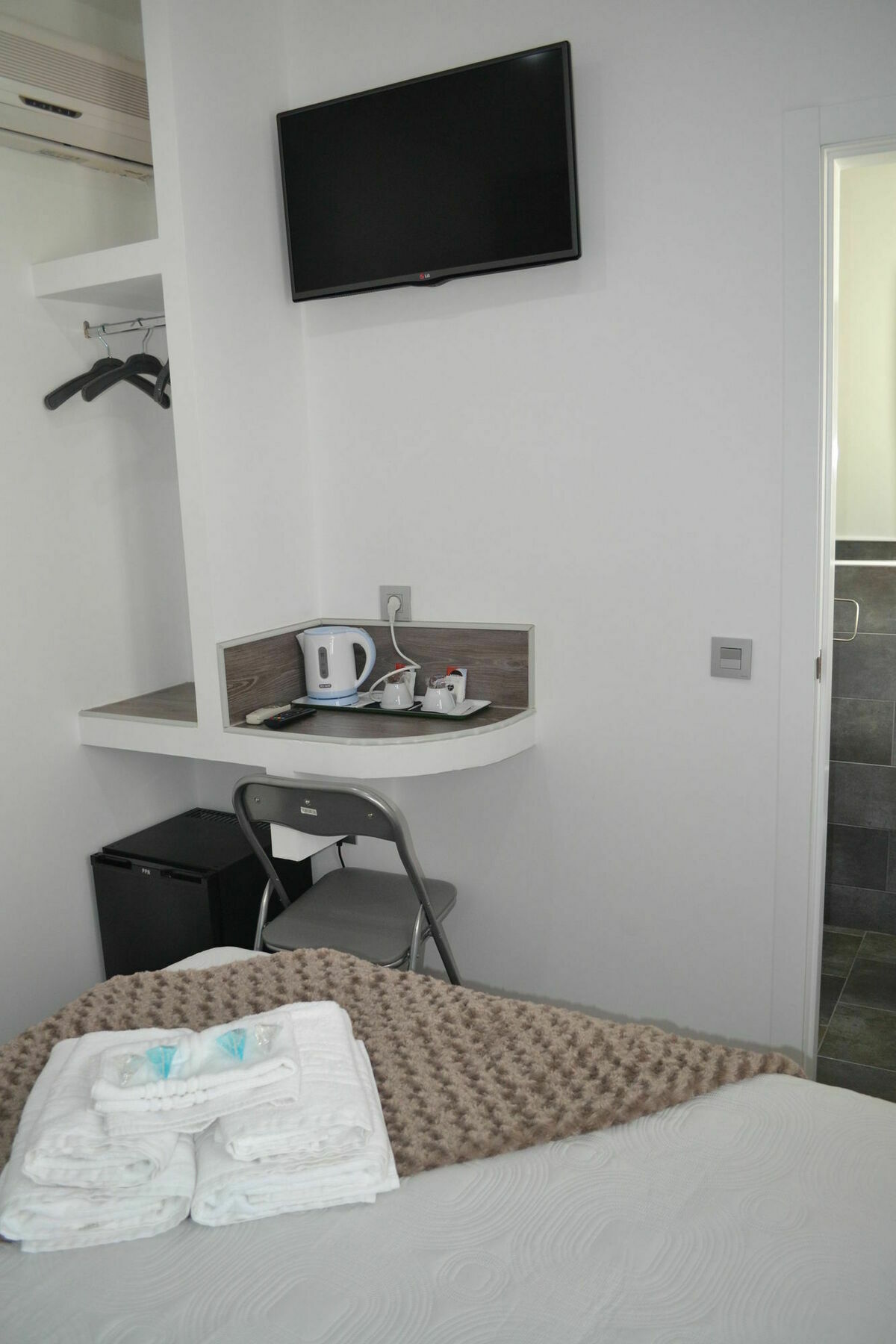 Hostal Meyra Madrid Exteriér fotografie