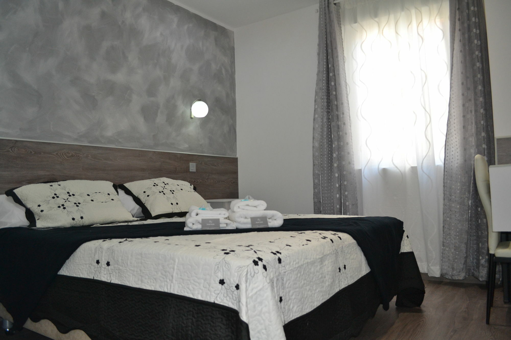 Hostal Meyra Madrid Exteriér fotografie