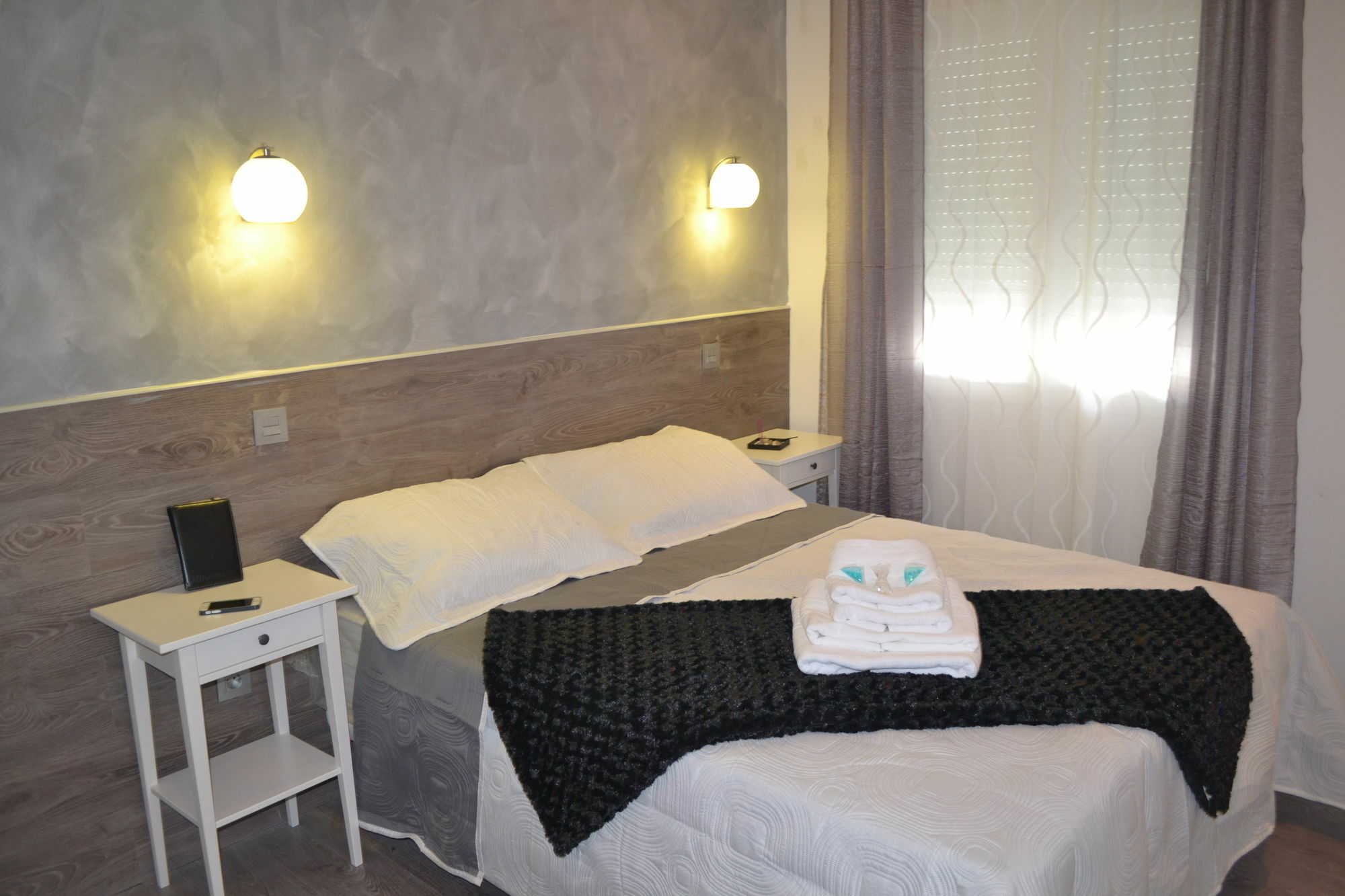 Hostal Meyra Madrid Exteriér fotografie