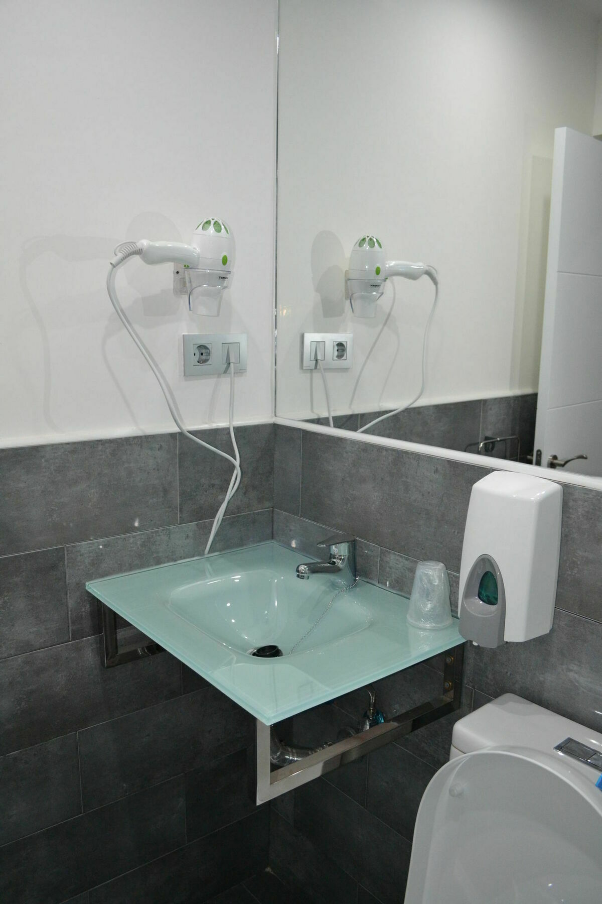 Hostal Meyra Madrid Exteriér fotografie