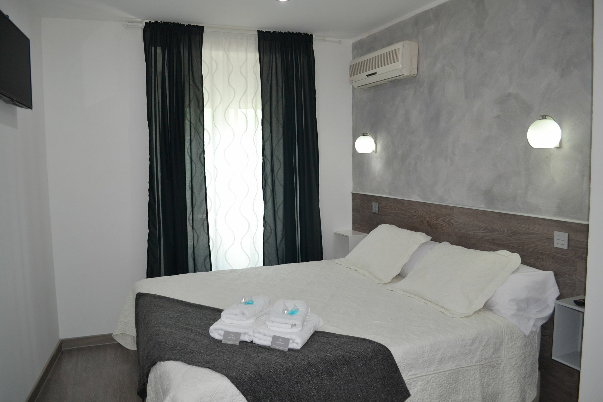 Hostal Meyra Madrid Exteriér fotografie