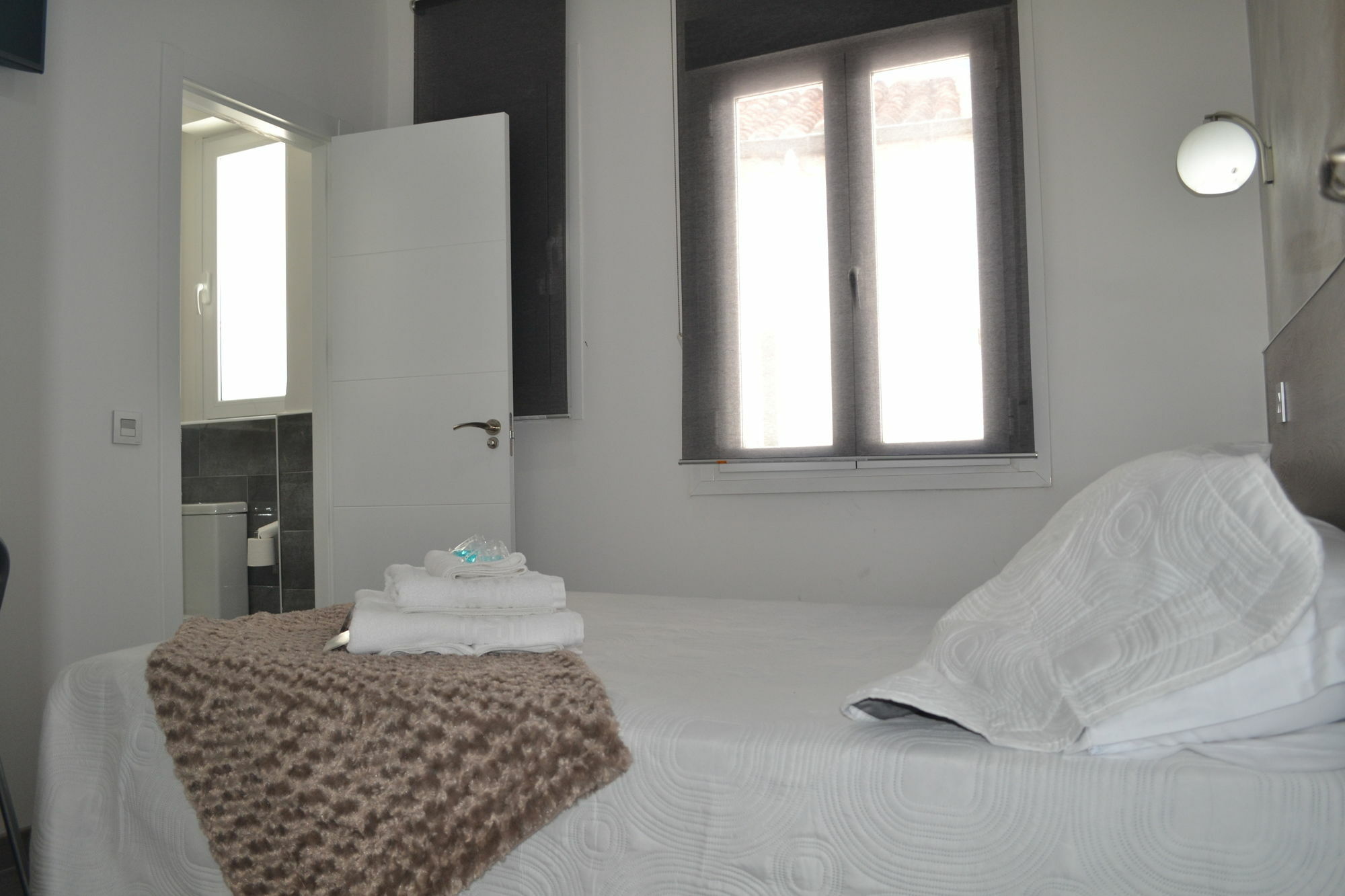 Hostal Meyra Madrid Exteriér fotografie