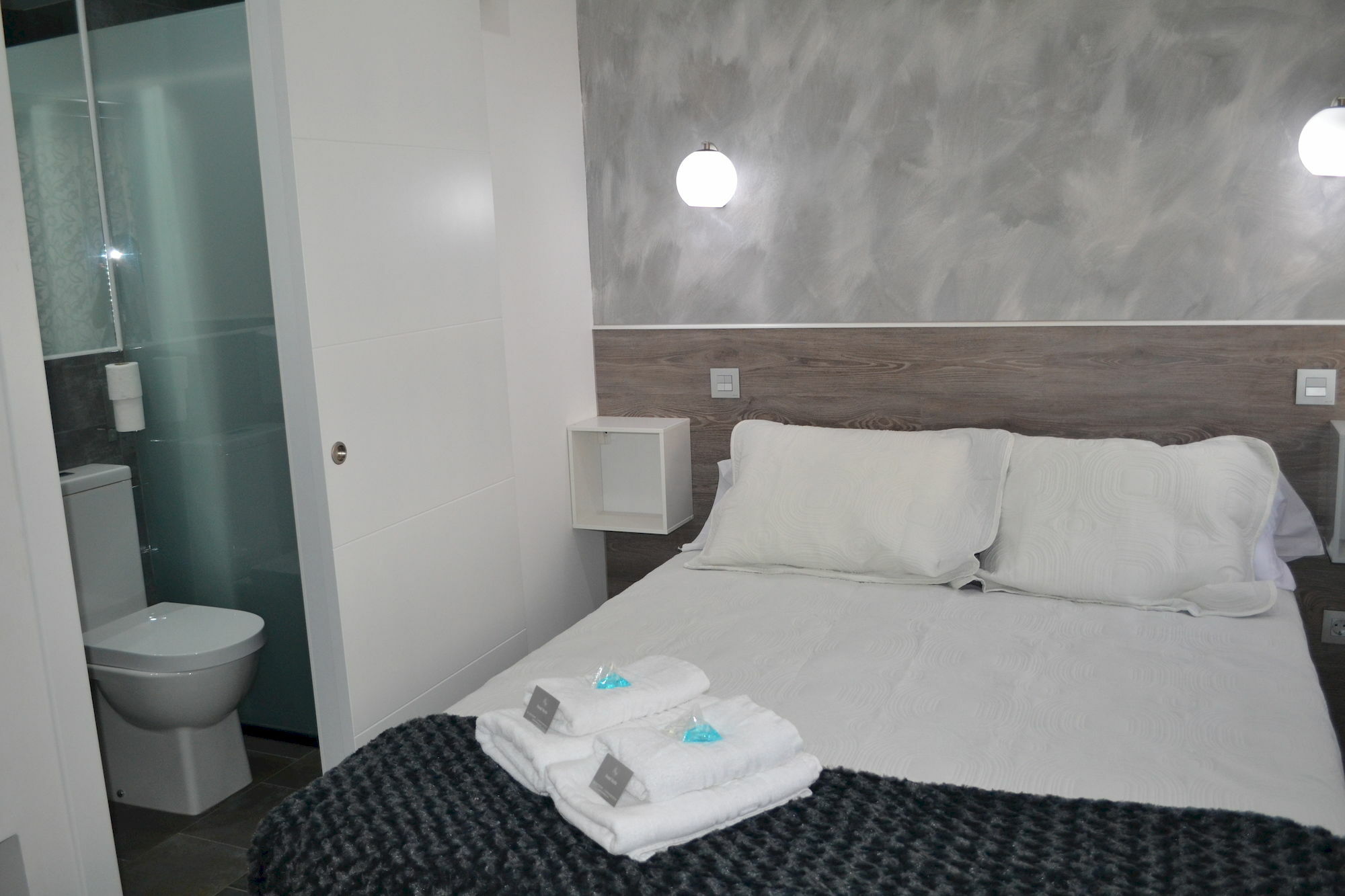 Hostal Meyra Madrid Exteriér fotografie